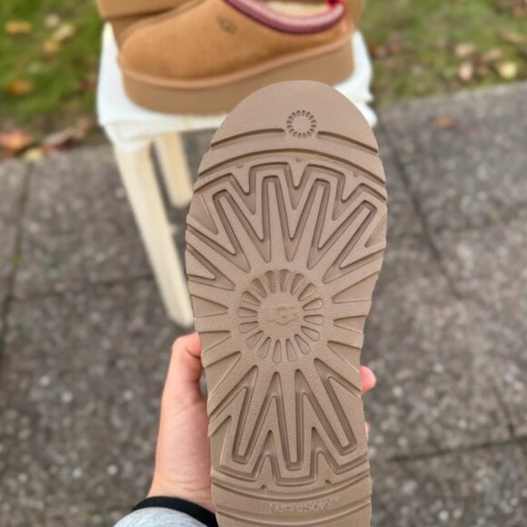 UGG Women's Brown and Red Platform Shoes - Picture 4 of 11